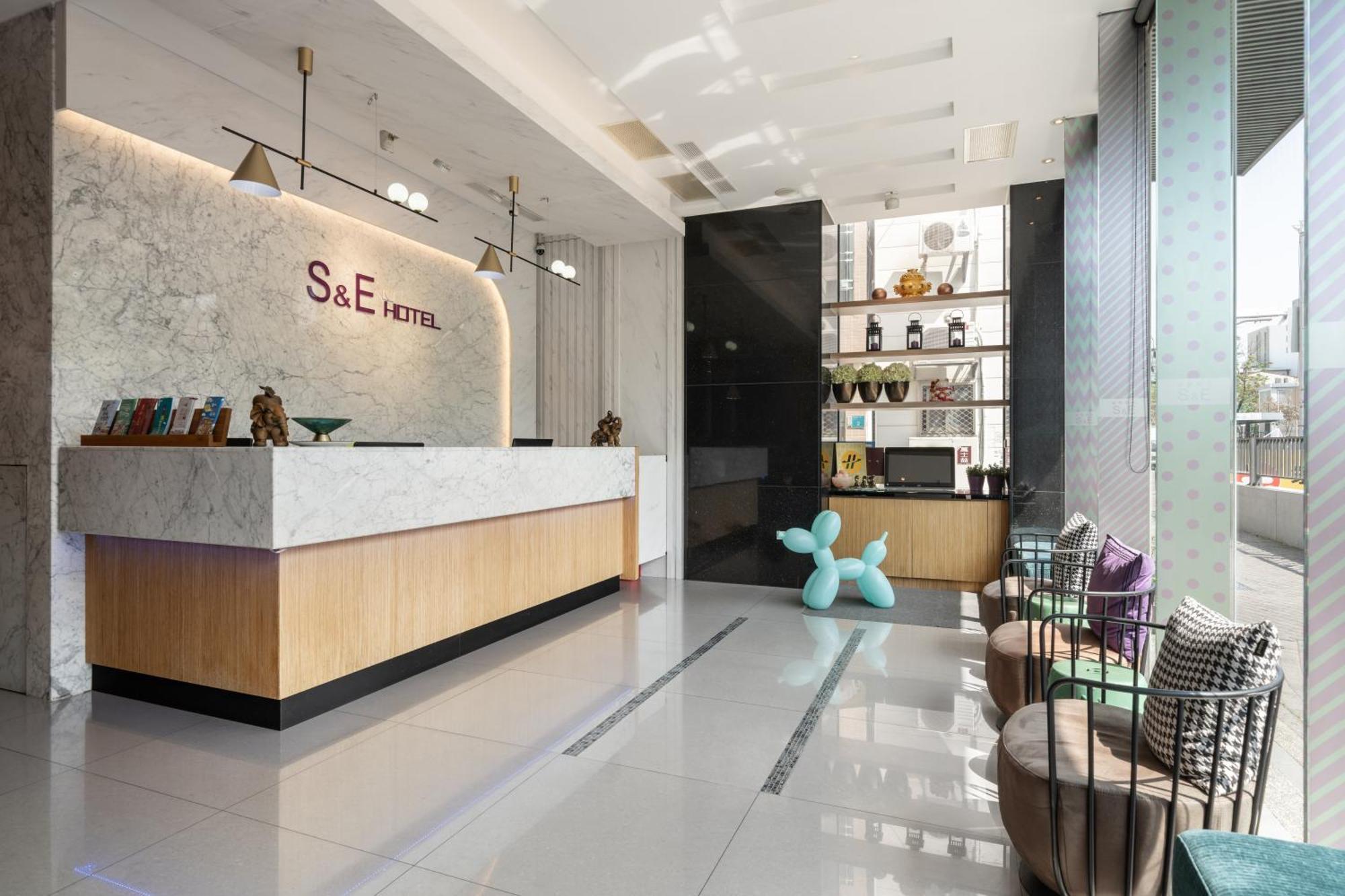 S&E Hotel Tainan Esterno foto